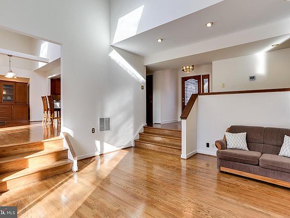 5th image of 6148 Llanfair Dr