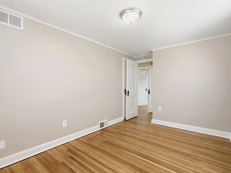 271 W Wyncliffe Ave — Photo 15