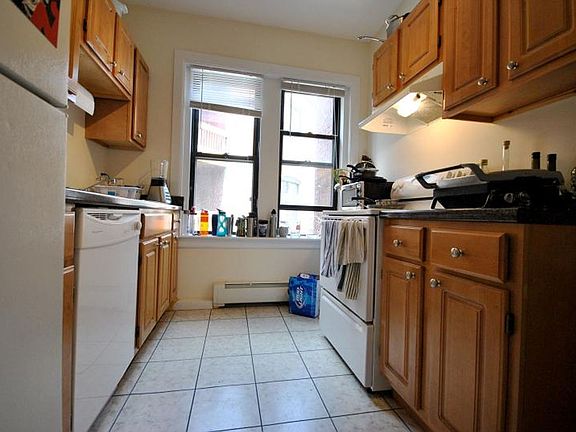 5th image of 1940 Beacon St #C3