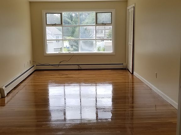 3rd image of 3 Paris St