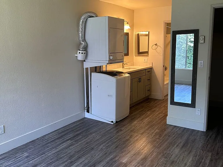 7500 Parkway Dr #200 — Photo 12