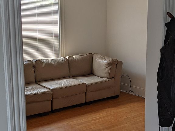 2nd image of 840 Lafayette Ave NE