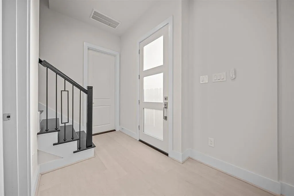 3 bed, 2.5 bath, 1680 sqft, $2,195 — Photo 3