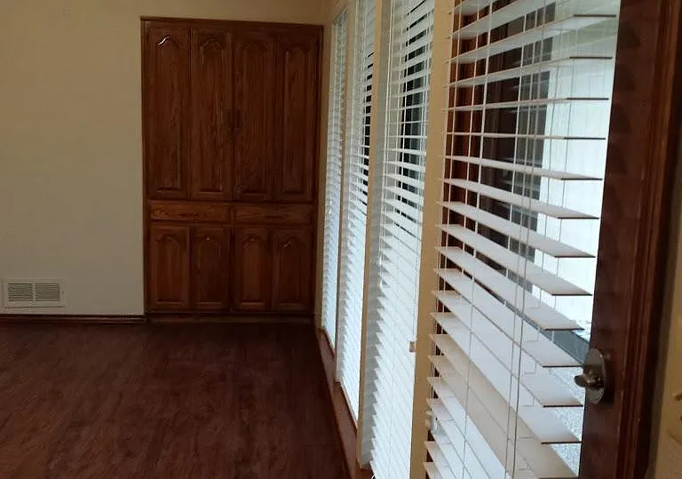 3225 Cross Bend Rd — Photo 4