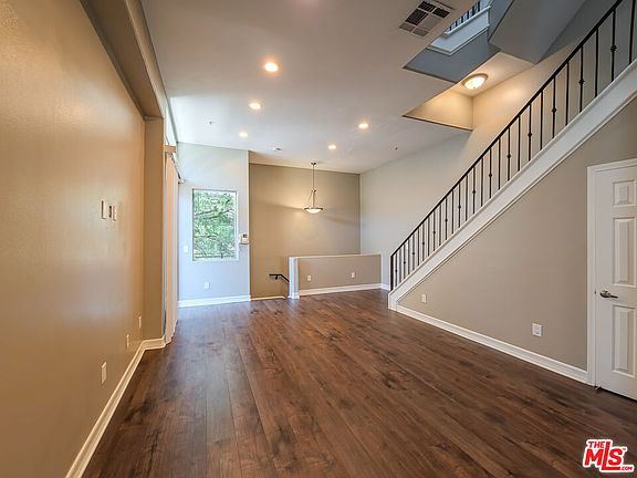 4th image of 5237 Willowcrest Ave #105