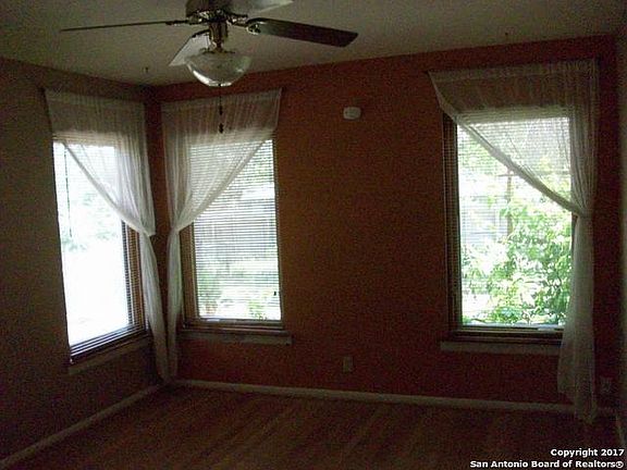 5th image of 354 Cresham Dr