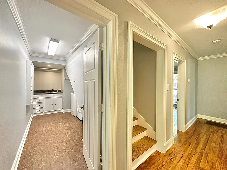802 Hamvasy Ln — Photo 33