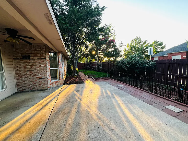1468 Mayflower Ln — Photo 6