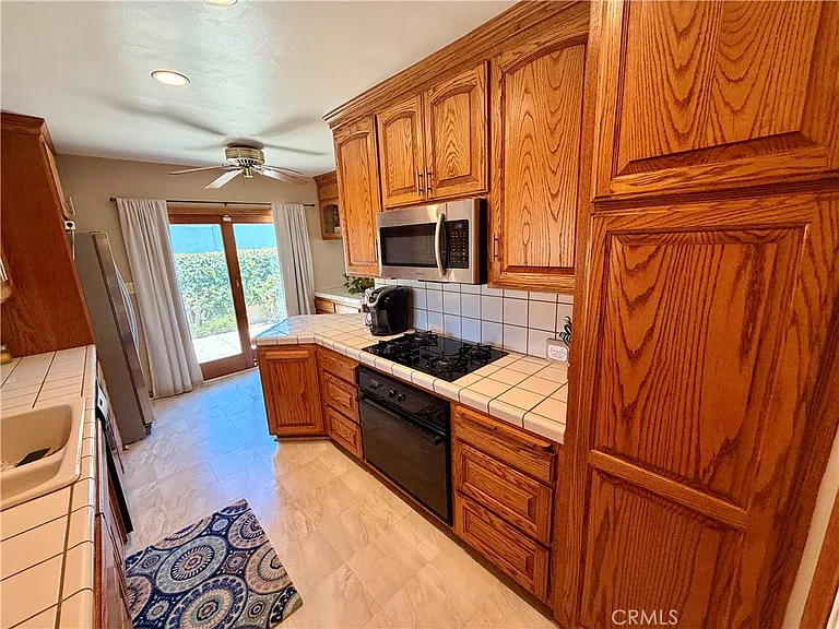 800 N Richman Ave — Photo 7