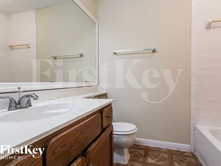 1055 Margate Dr — Photo 14