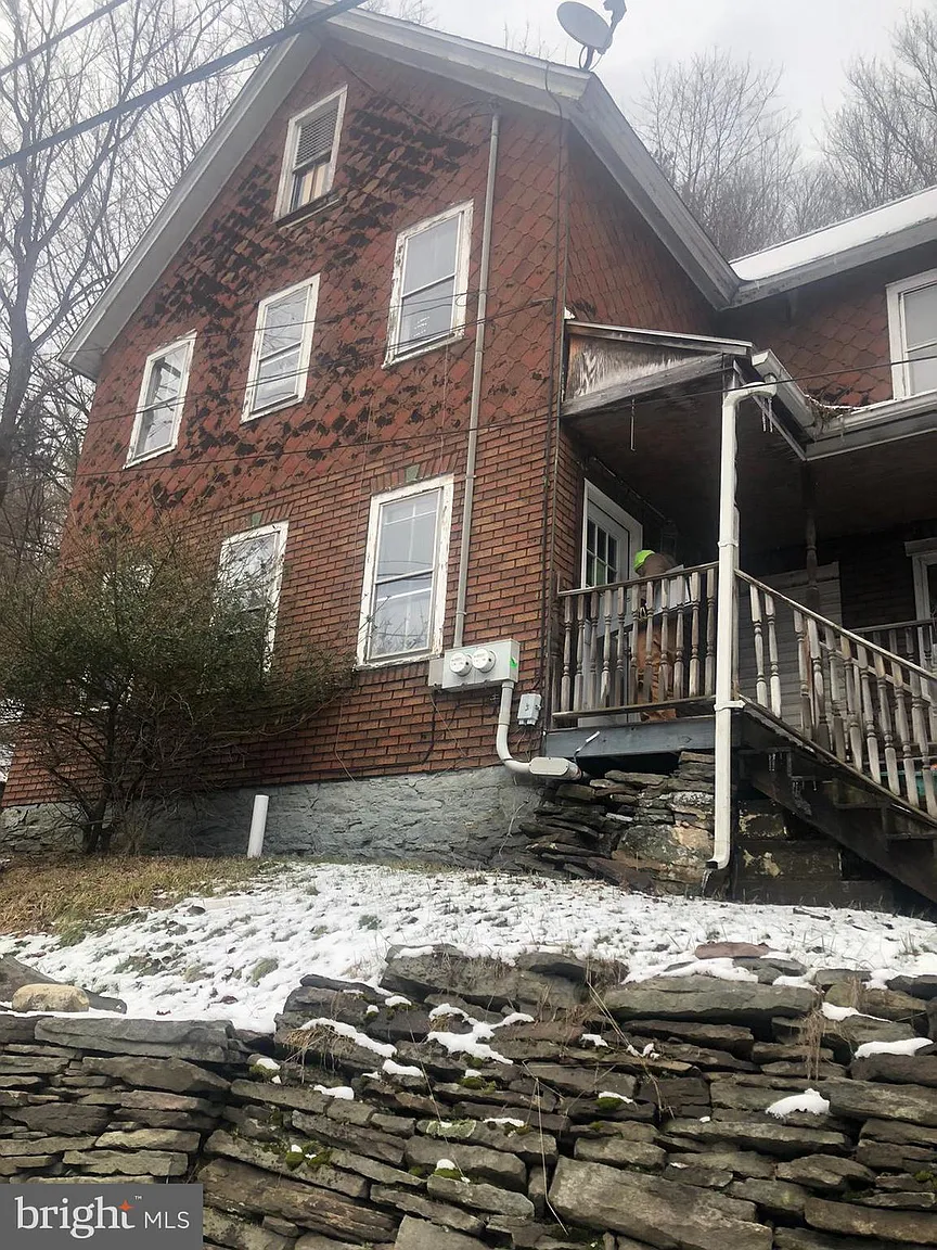 153 Cliff St photo 1