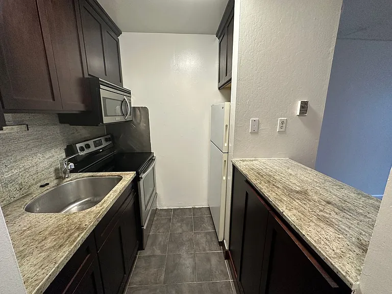3 Admiral Dr #268 — Photo 4