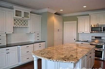 Gourmet Kitchen
						:
						Eat-at island-trash drawer, mixer storage & more. Wine rack for bottles/glasses.