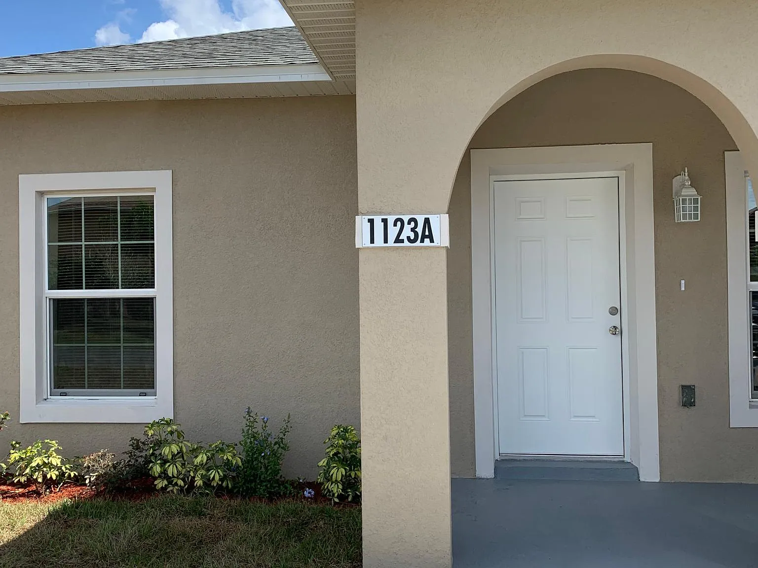 1123 Normandy Dr — Photo 2