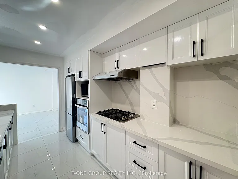 49 Ambercroft Blvd — Photo 5