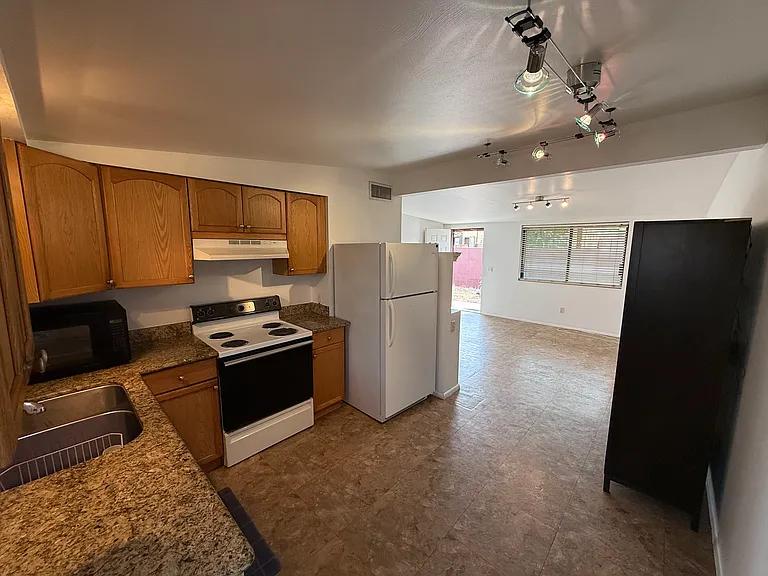 1603 N Park Ave — Photo 12