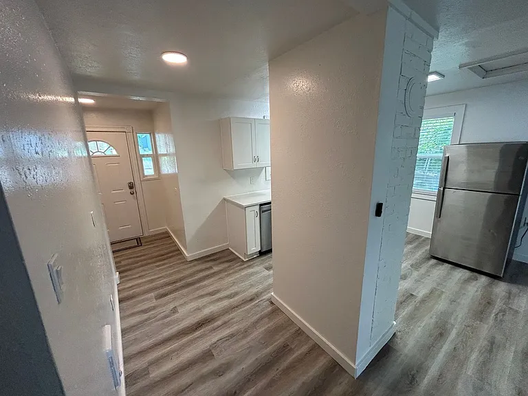 3112 W South Loop Ave — Photo 10