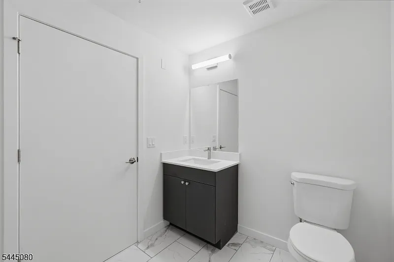 2 bed, 1.0 bath, 850 sqft, $2,325 — Photo 4
