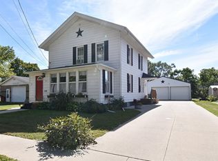 711 6th St SW, Independence, IA 50644