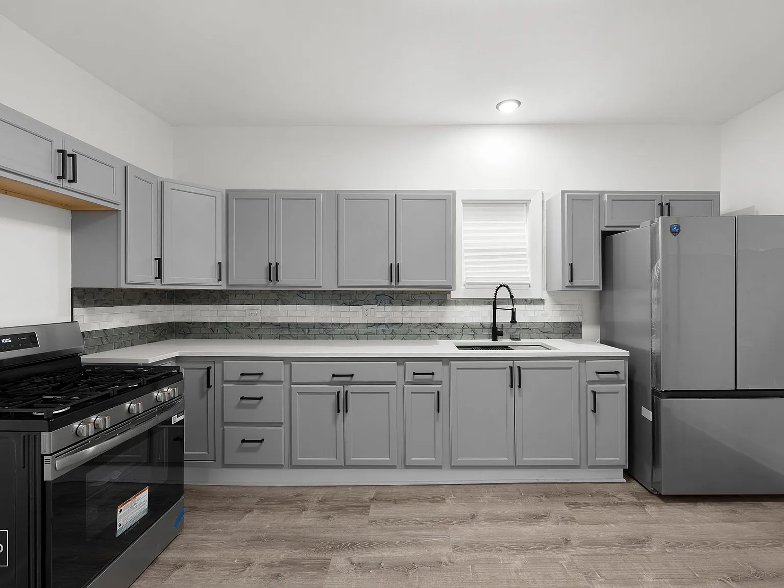 5 bed, 2600 sqft, $2,995 — Photo 4