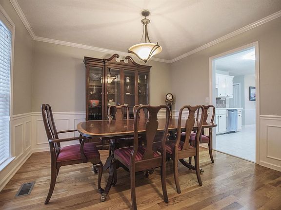 3rd image of 109 Kendell Ct