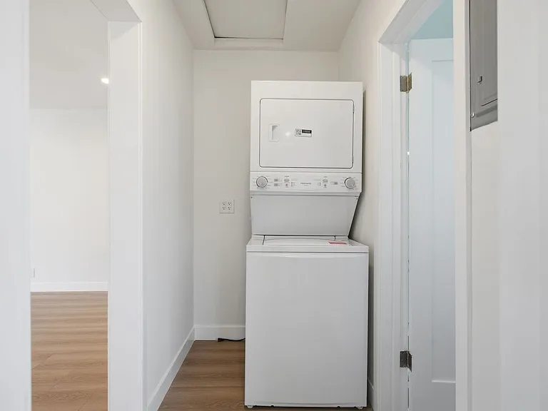 4321 Saugus Ave — Photo 17