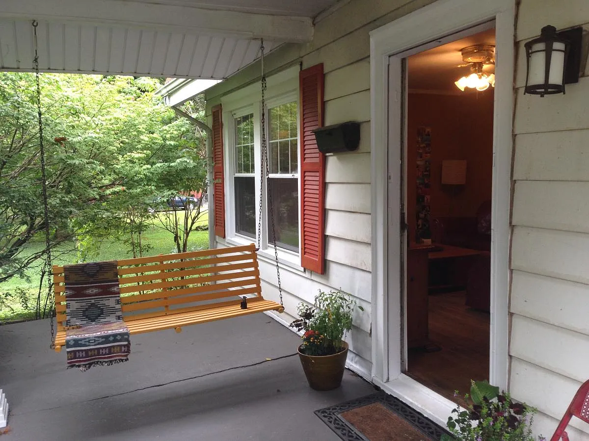 311 Avondale Ave photo 1