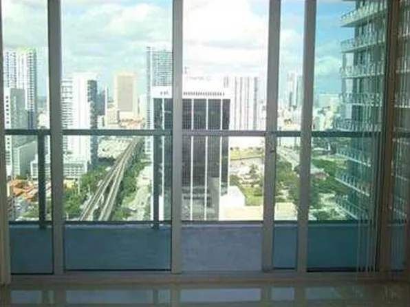 79 SW 12th St APT 3211-S, Miami, FL 33130