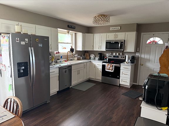 3rd image of 409 Sunshine Dr