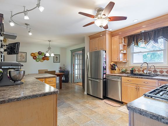 5th image of 18 Yorktowne Dr