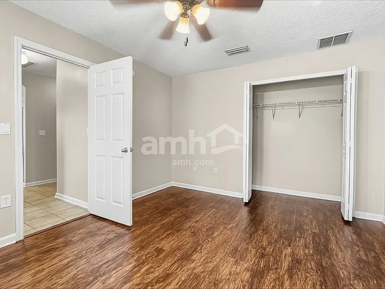 9243 Prosperity Lake Dr — Photo 14