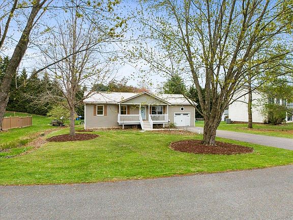 5th image of 1344 Mockingbird Dr