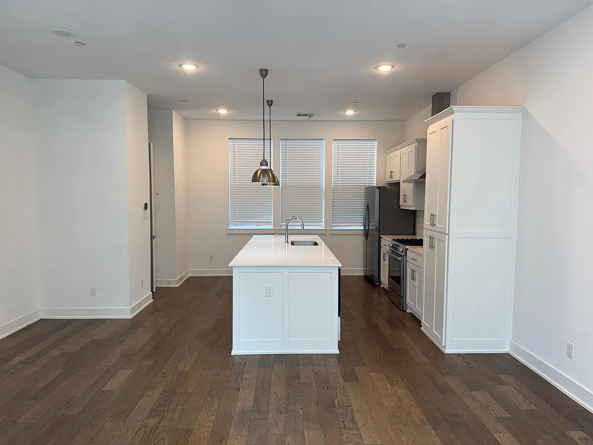 Building Photo - 645 N Tyler St #104