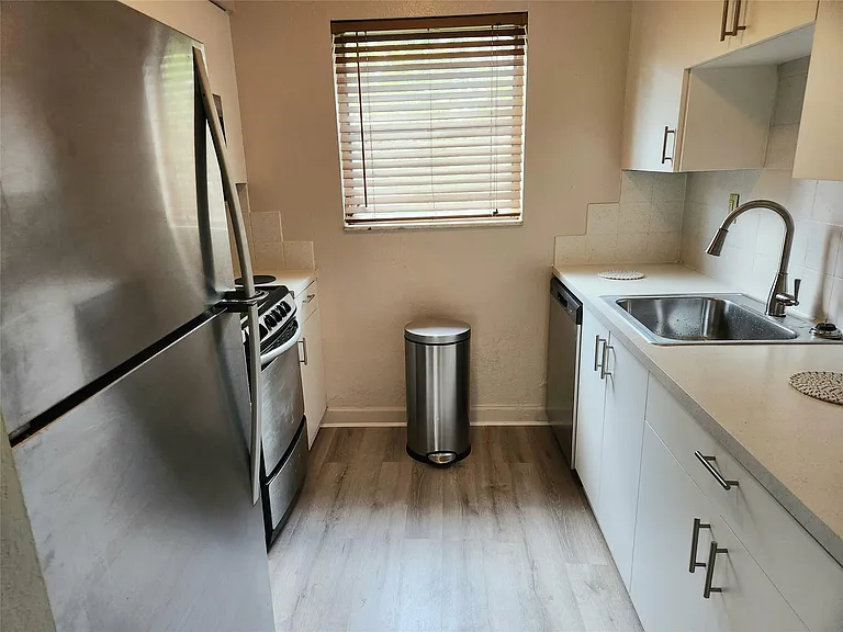 2607 NE 8th Ave #33 — Photo 6