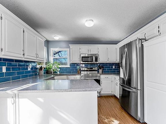 5th image of 719 Plum Rose Dr
