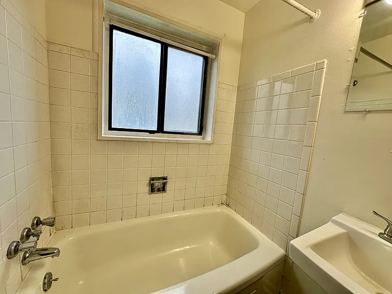 Edgewood Apartments — Photo 29