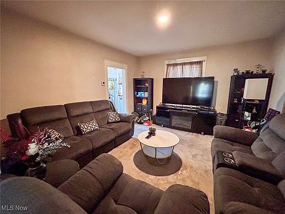 3rd image of 1256 Mound St