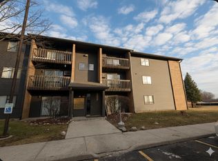 645 Virginia Rd APT 222, Crystal Lake, IL 60014