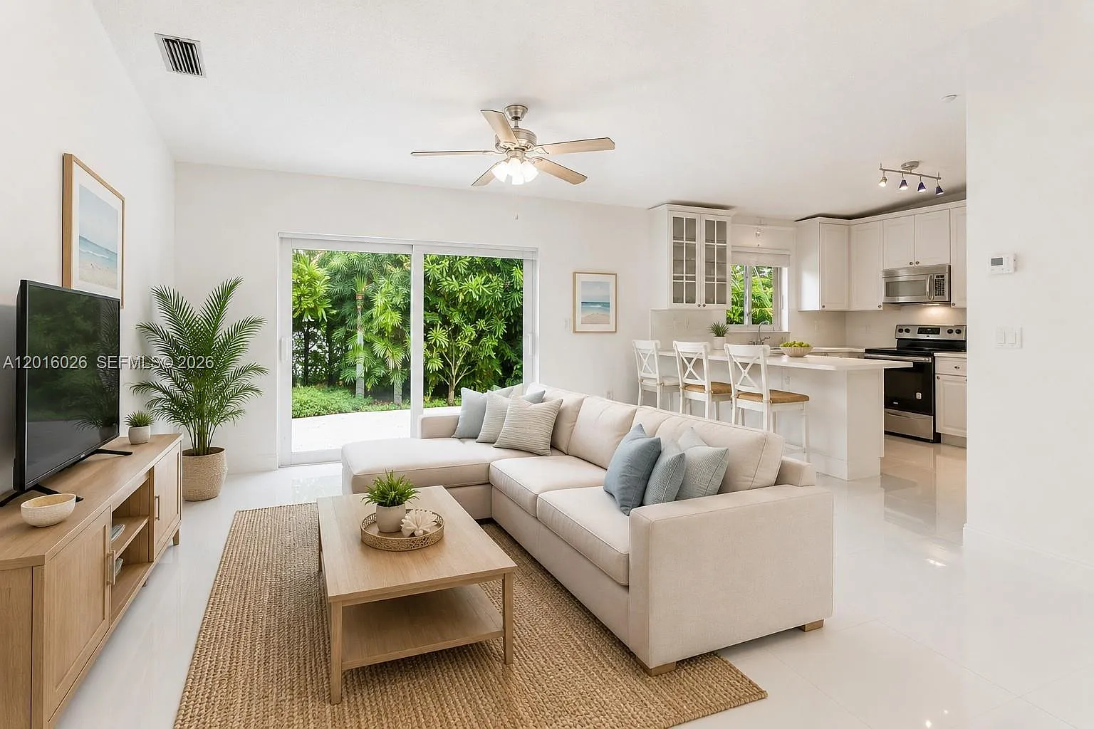 3 bed, 2.0 bath, $3,200 — Photo 3
