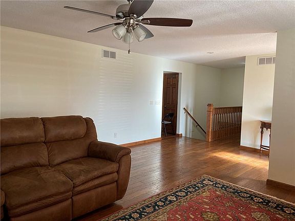 4th image of 17940 Lakeview Dr