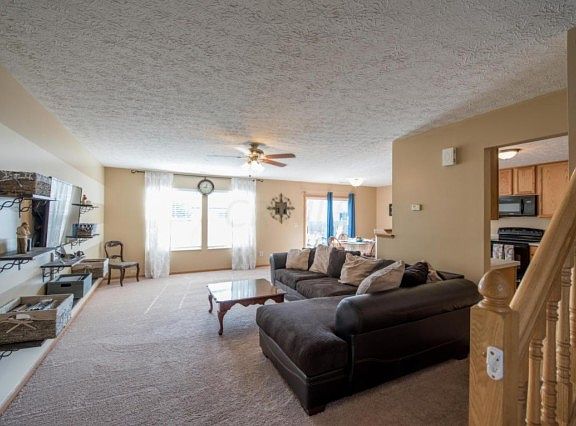 3rd image of 1020 Schauer Dr