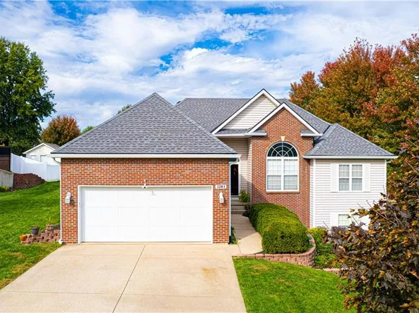 5204 Stoneridge Dr, Saint Joseph, MO 64507