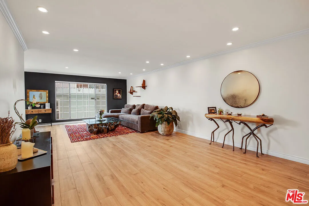 2 bed, 2.0 bath, 1553 sqft, $5,800 — Photo 4