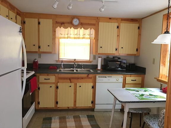 2nd image of 16355 NE 13th Ln