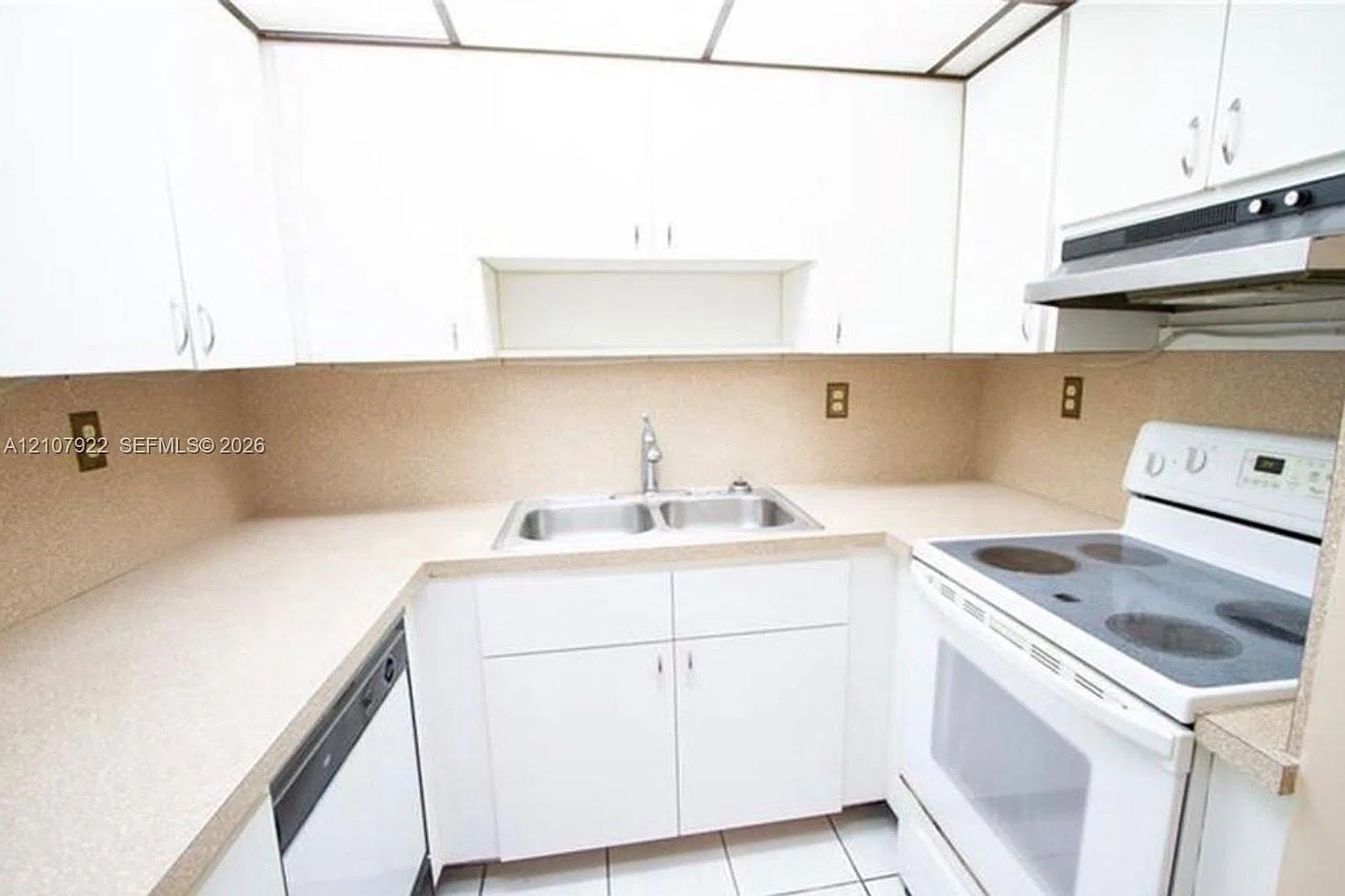 Bay House Tower Condo — Photo 2