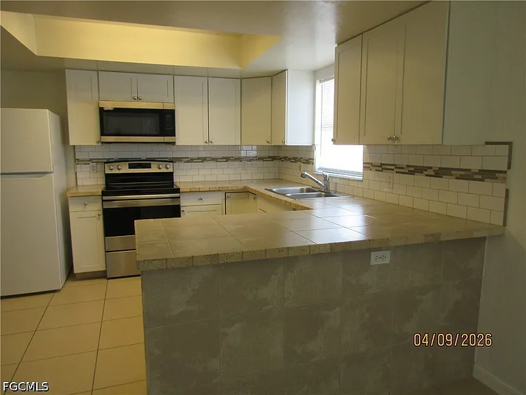 1218 NE 8th Ter — Photo 5