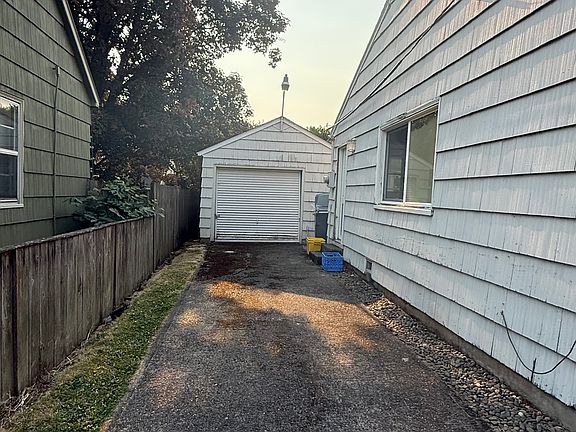 2nd image of 4317 SE 35th Pl