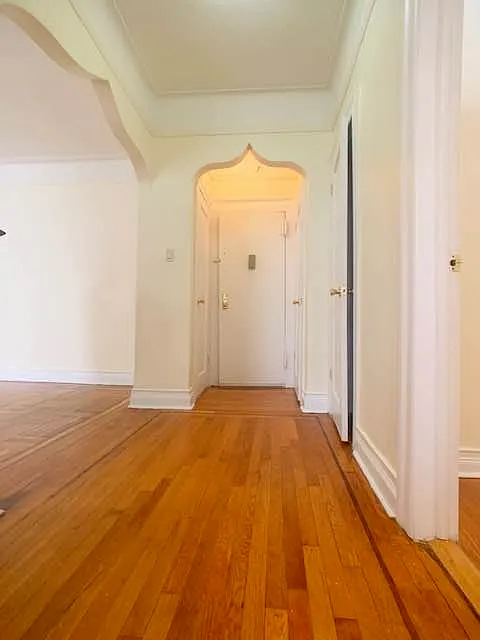111 East 21st Street — Photo 4