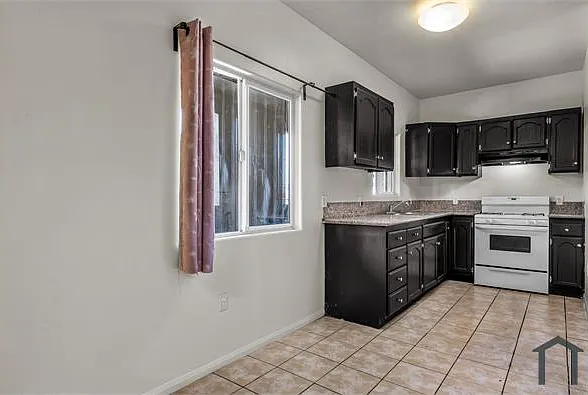 5869 S Figueroa St — Photo 4