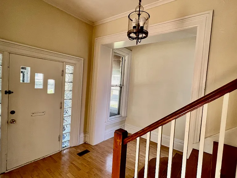 1374 Main St #1 — Photo 4